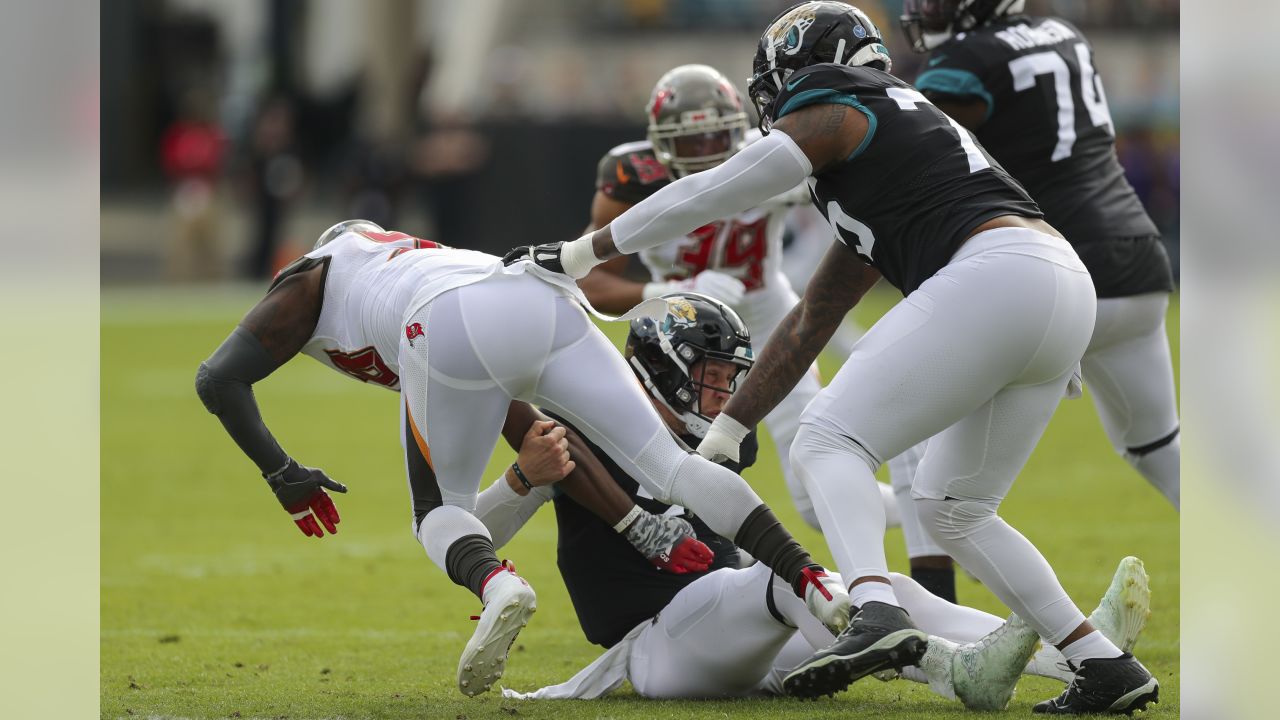 Shaq Barrett ties Warren Sapp's Bucs franchise sack record