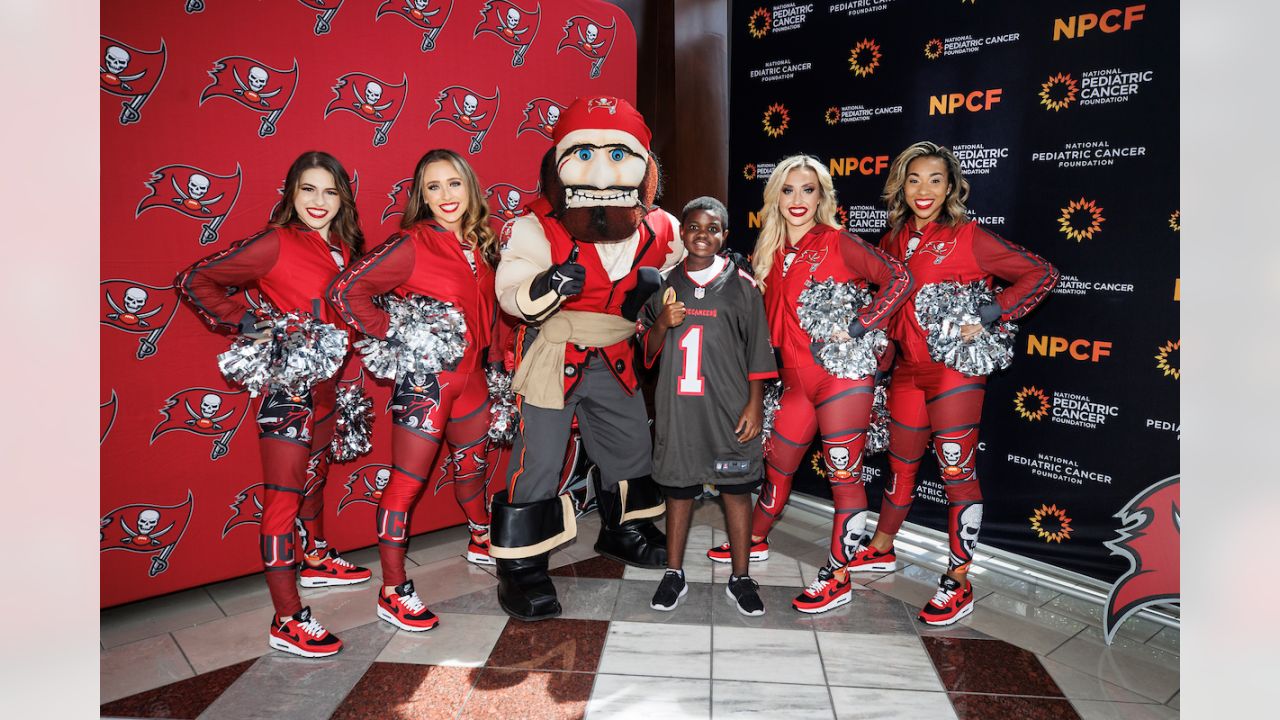 Tampa Bay Buccaneers: Bucs bring back Cut for the Cure