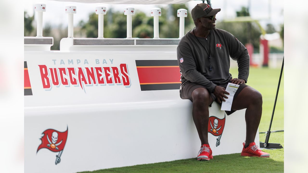 September 25, 2023, Tampa, Florida, USA: Tampa Bay Buccaneers head coach  Todd Bowles walks off the