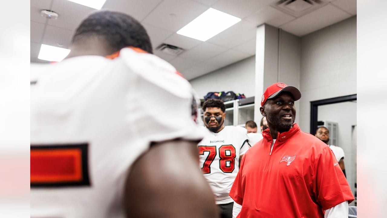 Tampa Bay Buccaneers guard Nick Leverett (60) watches action during warmups  before their game against the Tennessee Titans Saturday, Aug. 20, 2022, in  Nashville, Tenn. (AP Photo/Wade Payne Stock Photo - Alamy