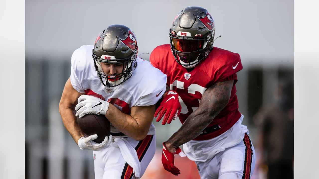 Bucs Camp Insider 7-30: Mike Evans, Chris Godwin Dominate