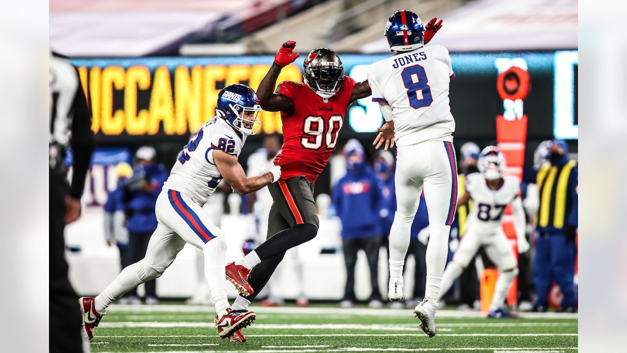 Bucs Defeat New York Giants 25-23 in Week 8