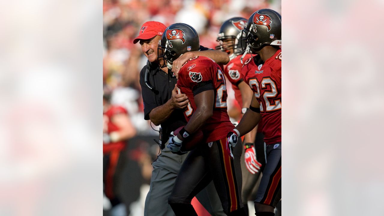 Tampa Bay Buccaneers' linebacker Derrick Brooks (55) talks with defensive  coordinator Monte Kiffin during a game against the Washington Redskins at  Raymond James Stadium November 13, 2005 in Tampa, Fl. The Buccaneers