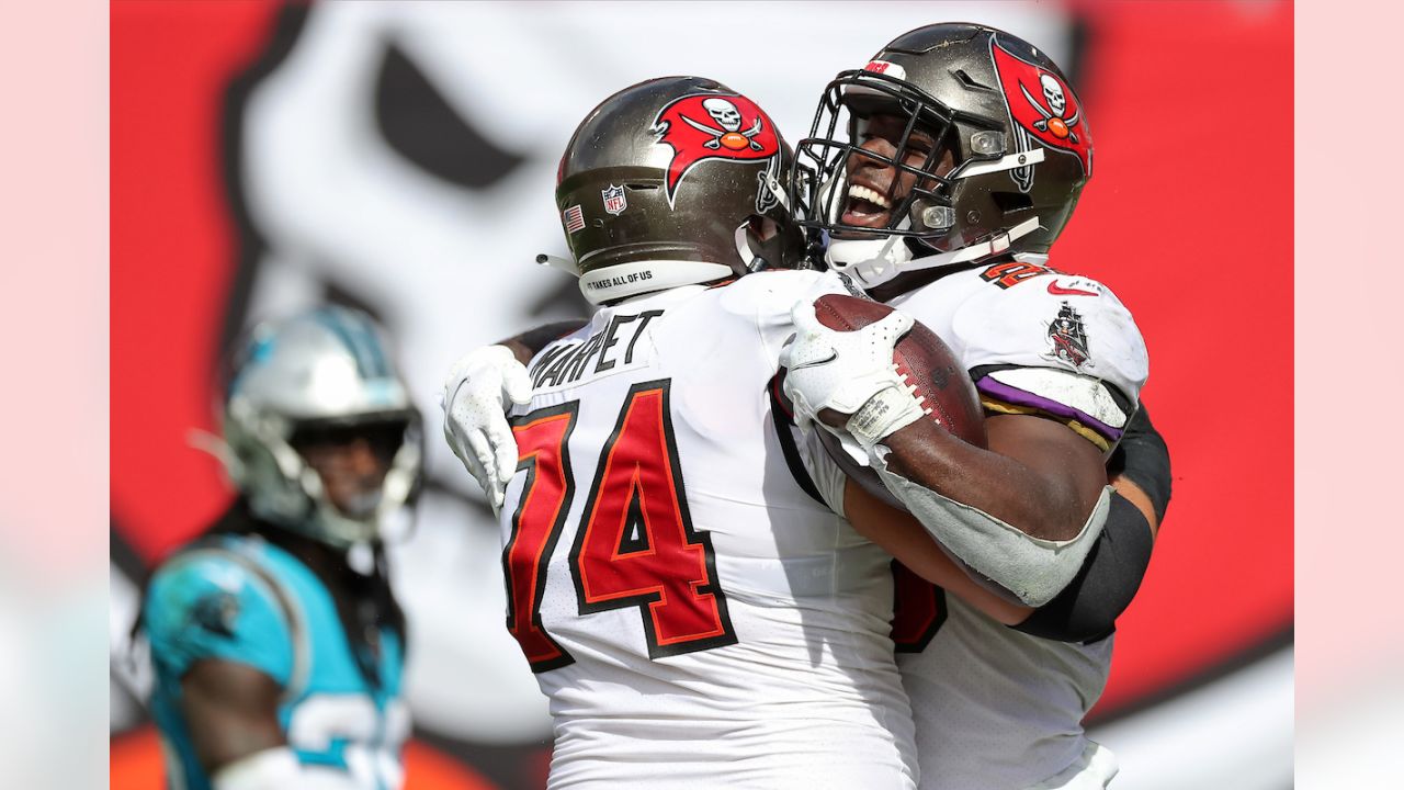 Tampa Bay Buccaneers running back Leonard Fournette rumbles for 21