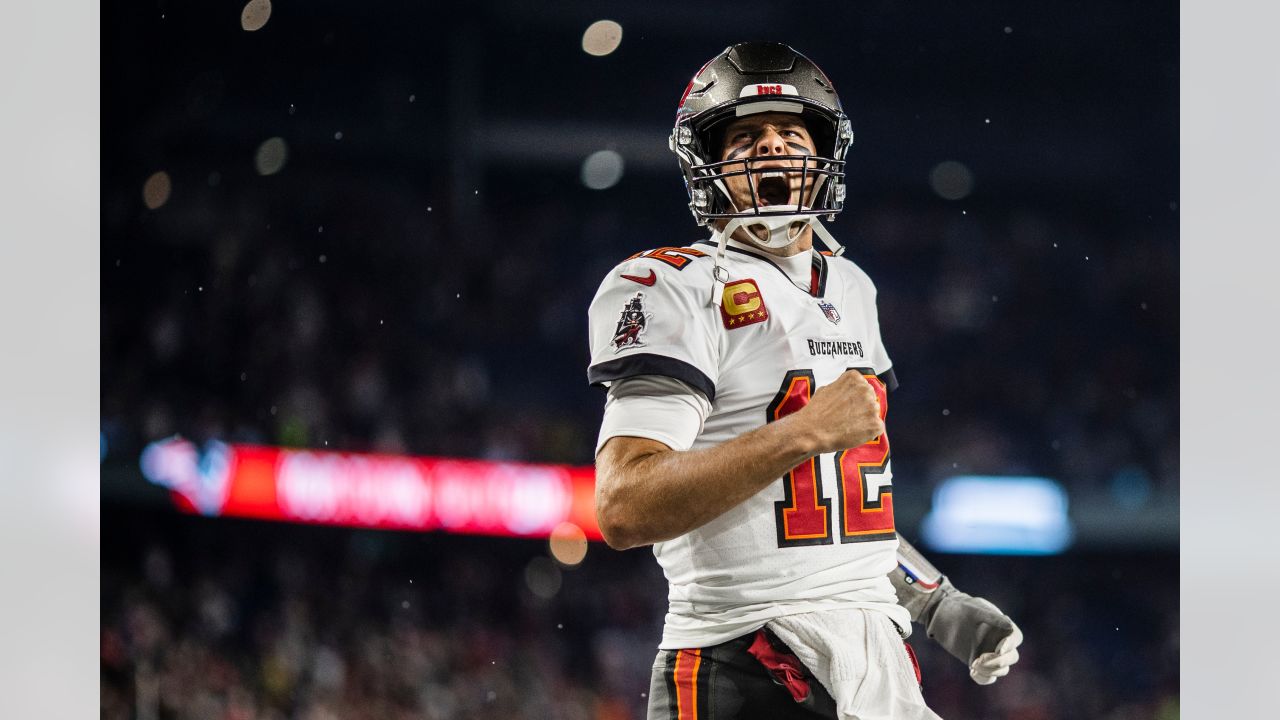 OBJ flexing his Super Bowl Ring at the Bucs and Saints game