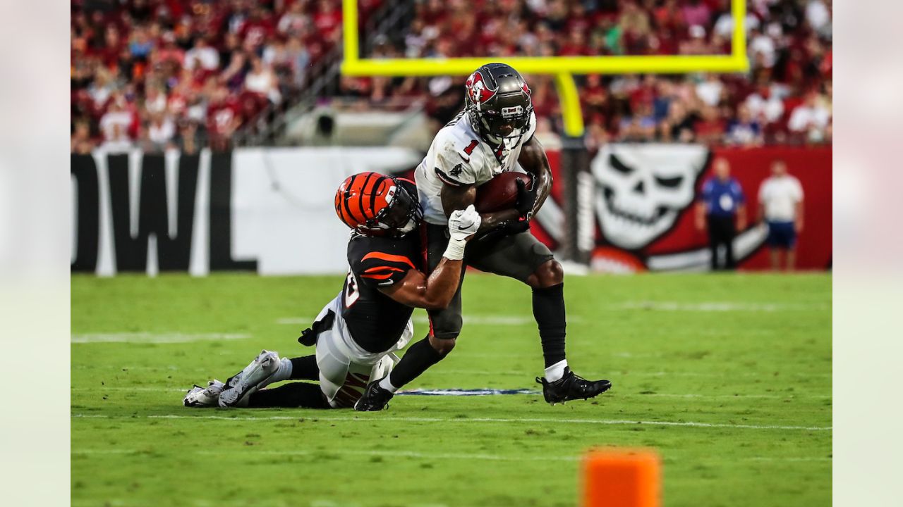 Bucs rookie linebacker Joe Tryon puts huge hit on Bengals quarterback in  1st preseason game