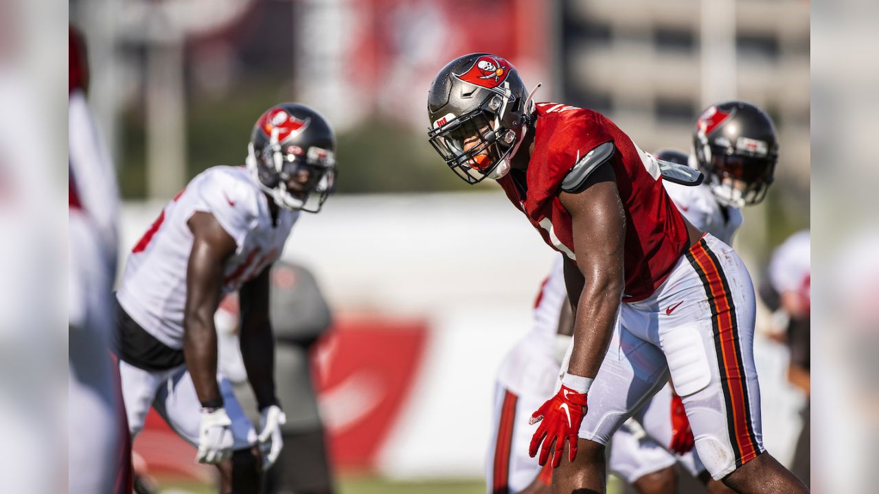 Tampa Bay Buccaneers outside linebacker Anthony Nelson swings