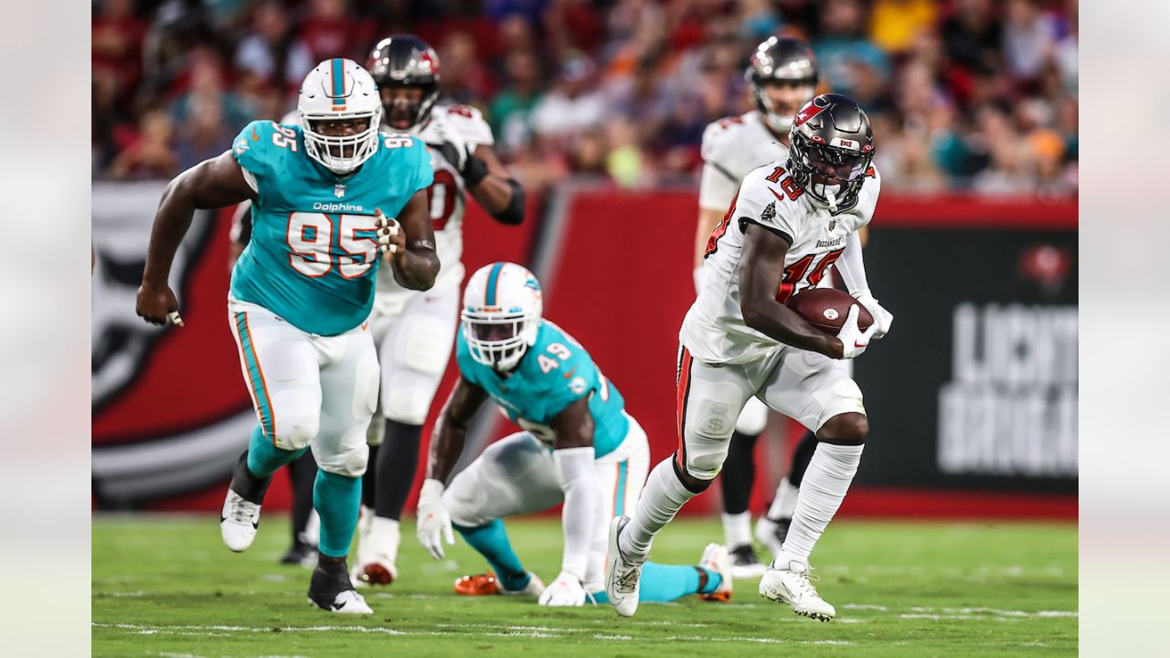 Dolphins, Buccaneers in midst of tumultous seasons