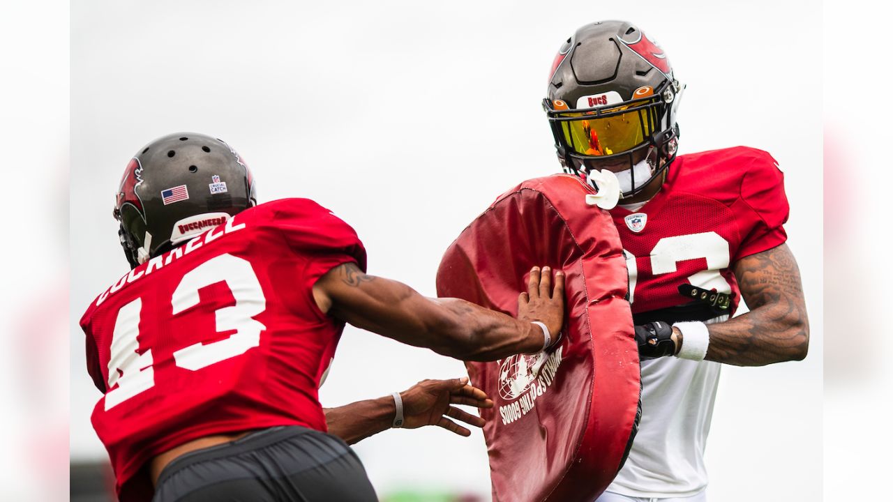 Maxx Crosby Mic'd Up at 2022 Pro Bowl Practice: 'I'm the Best Left Guard in  the League!'