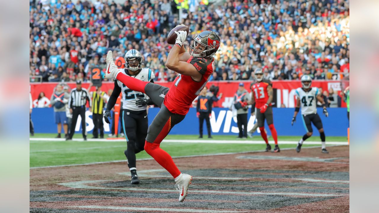 Jameis Winston throws 4 TD passes, Shaquil Barrett gets late sack as  Buccaneers outlast Rams – The Denver Post