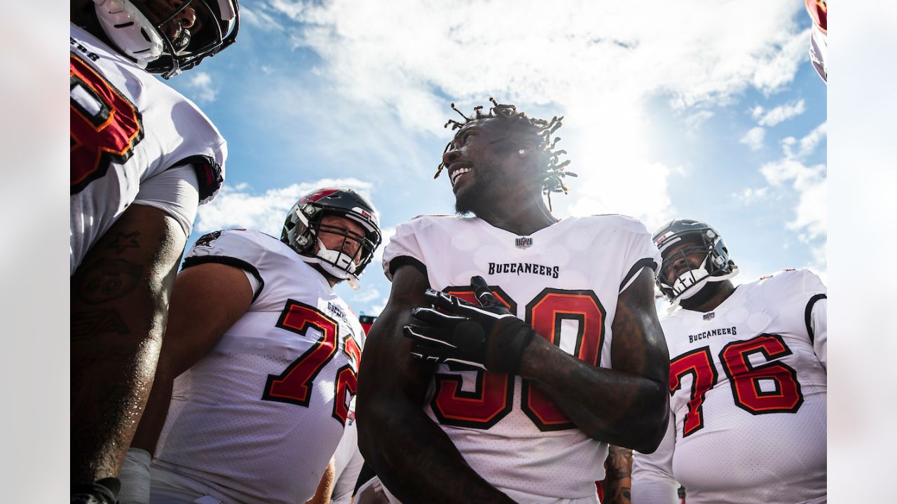 Buccaneers security tackles young intruder during game vs. Falcons