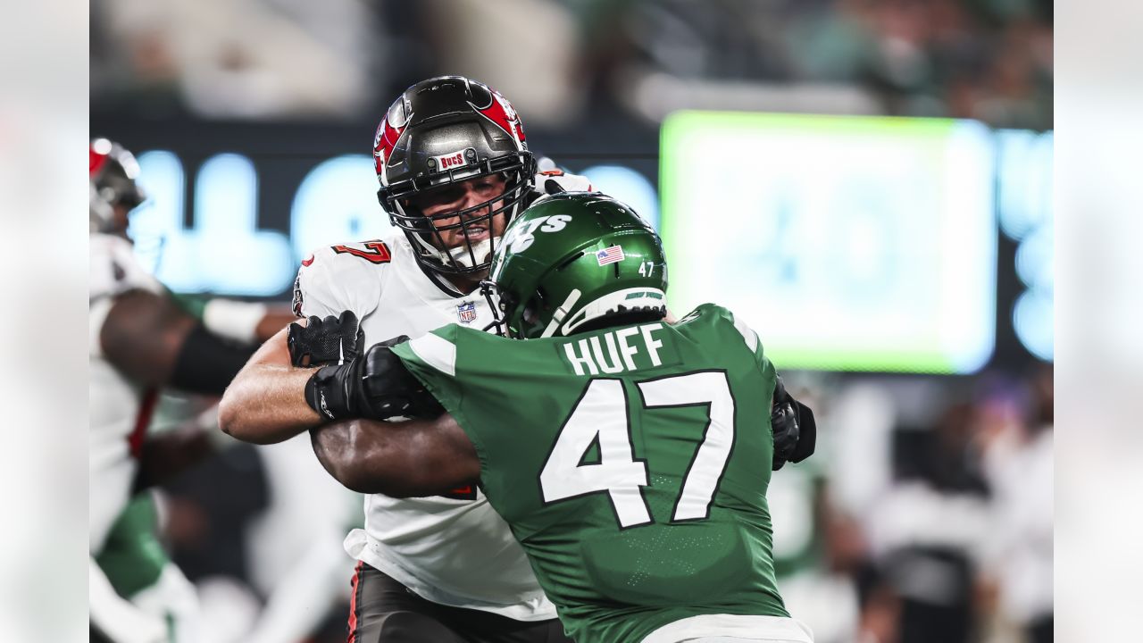 New York Jets linebacker Claudin Cherelus (41) in action against the Tampa  Bay Buccaneers during an NFL pre-season football game Saturday, Aug. 19,  2022, in East Rutherford, NJ. (AP Photo/Rich Schultz Stock