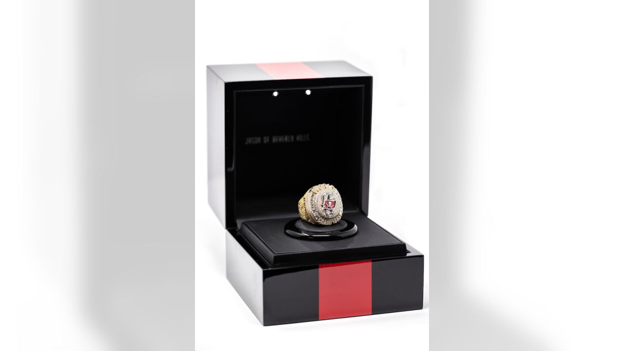 Buccaneers' Super Bowl Rings Feature Removable Top With 319 Diamonds!