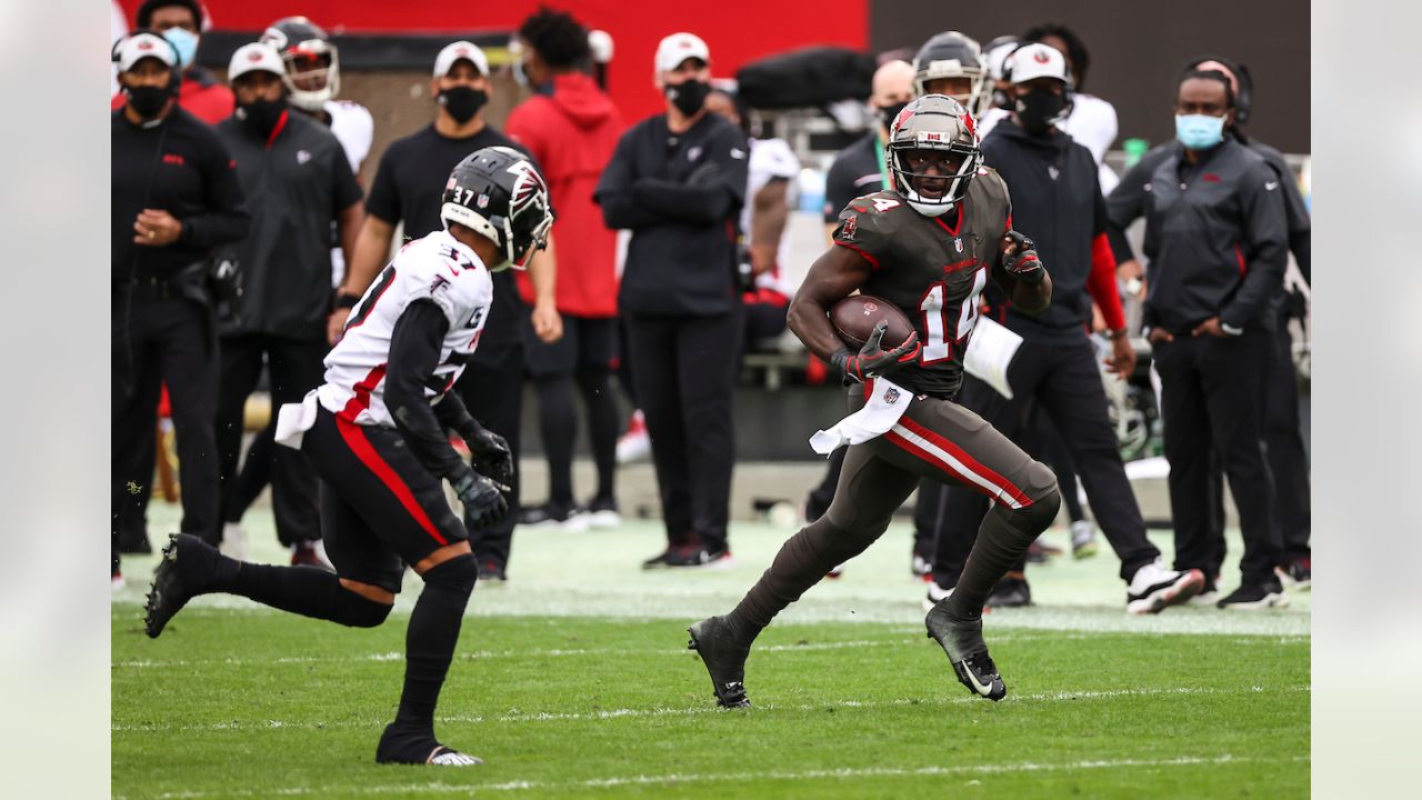 15 down, 1 to go! Bucs rock pewter for the final game against the Atlanta  Falcons at home. What if pewter jerseys existed in the Super Bowl era? : r/ buccaneers