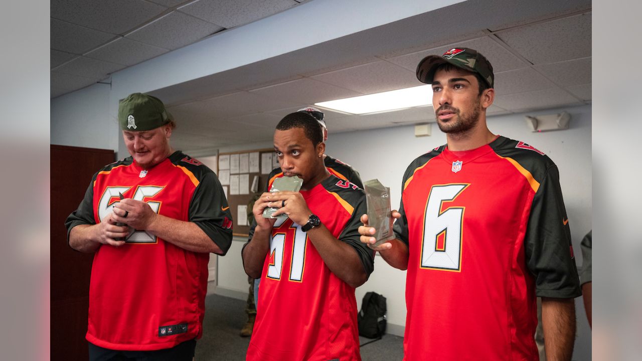 Tampa Bay Bucs salute MacDill servicemembers > Air Force Reserve Command >  News Article