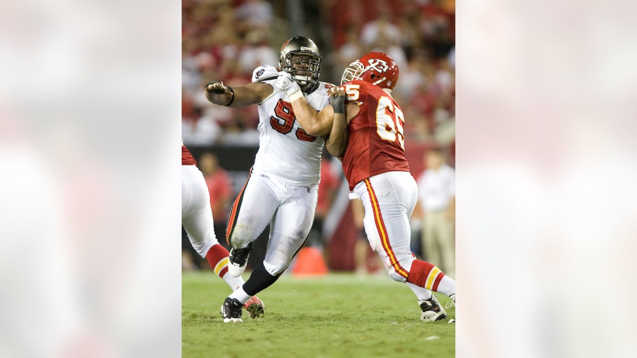 Tampa Bay Buccaneers' Simeon Rice (97) removes his gloves with 30