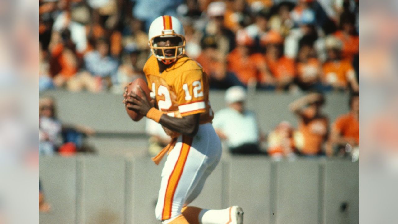 Doug Williams to Be Honored at Halftime