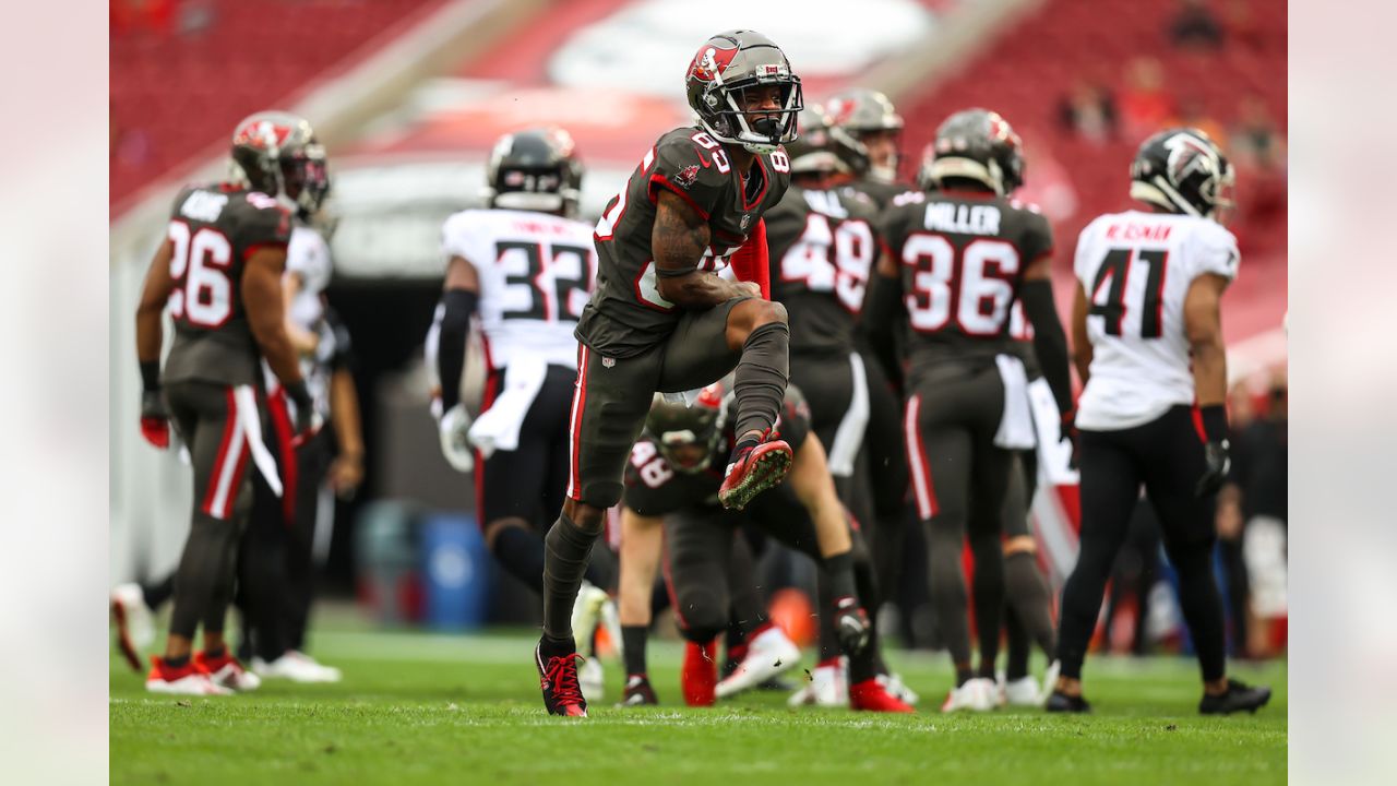 In battle of the birds, Bucs' 'ball hawk' thwarts Falcons