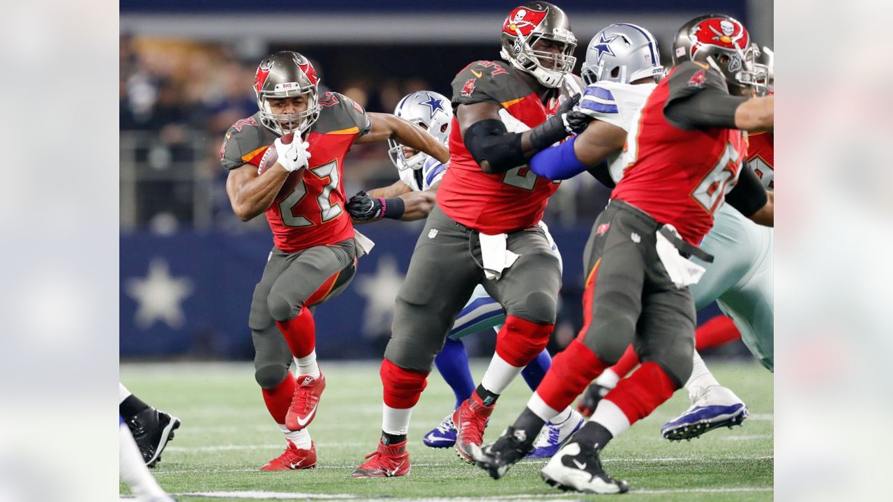 Doug Martin, Jameis Winston Lead Buccaneers in Dominant Fashion