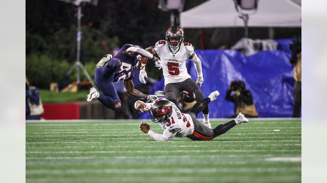 Patriots hold off Bucs for 19-14 victory on Thursday Night Football