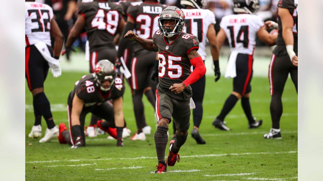 Bucs escape late comeback attempt in 21-15 win vs. Falcons