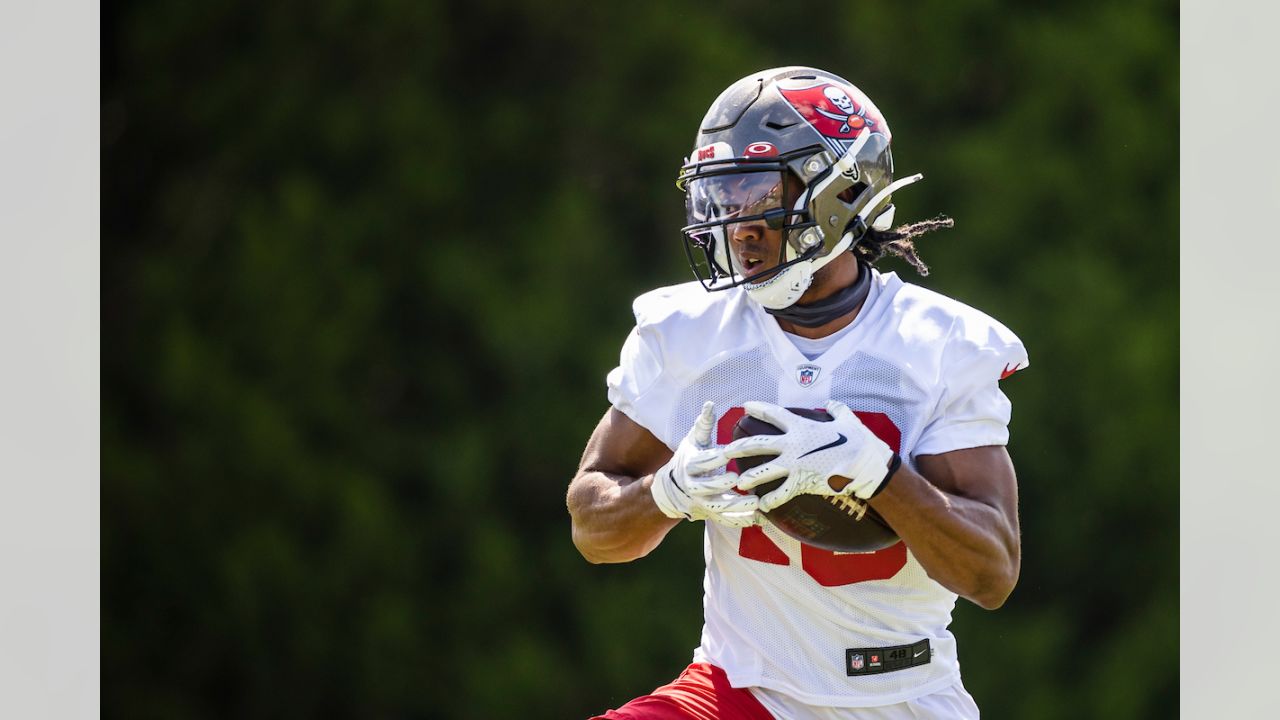 CAPTION CORRECTION ***..September 22, 2019: Tampa Bay Buccaneers running  back Ronald Jones (27) runs with the ball during the NFL game between the  New York Giants and the Tampa Bay Buccaneers held