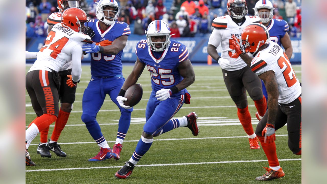 Running back LeSean McCoy joins Bucs, agrees to one-year deal