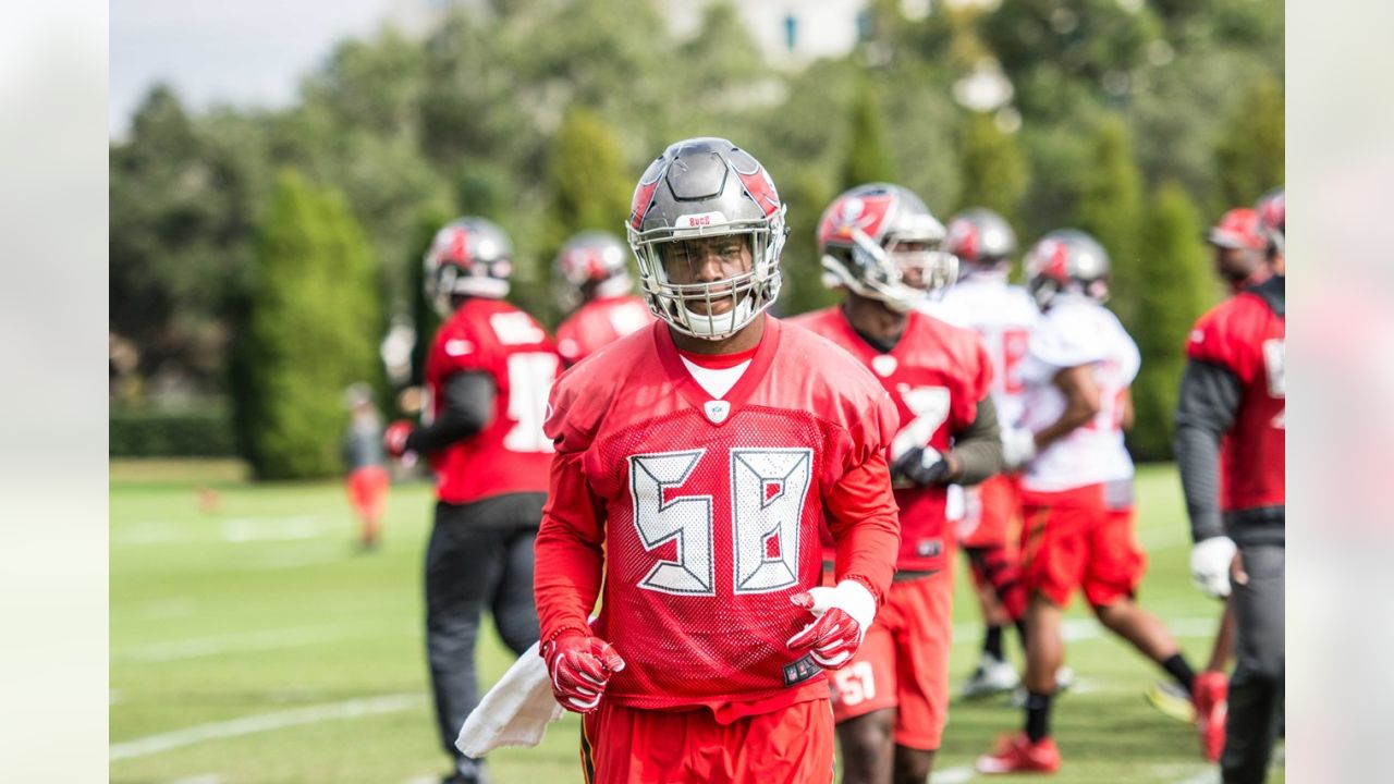 December 10, 2017 - Tampa Bay Buccaneers middle linebacker Kwon Alexander  (58) before the game between the