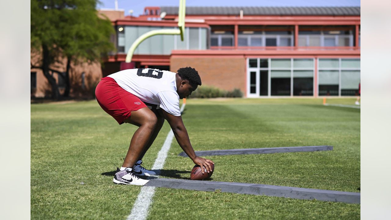 Arizona Cardinals rookie B.J. Ojulari works out during an NFL football mini  camp, Friday, May 12, 2023, in Tempe, Ariz. (AP Photo/Matt York Stock Photo  - Alamy