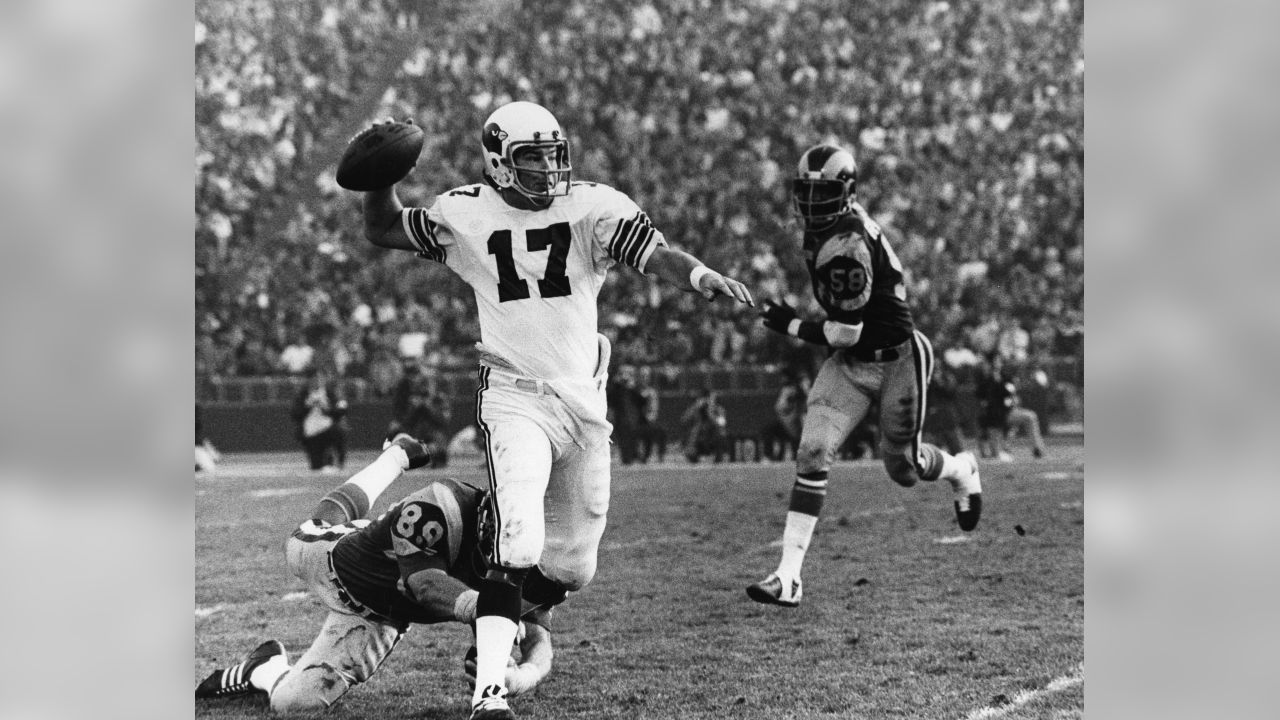 Quarterback Jim Hart of the St. Louis Cardinals in action against