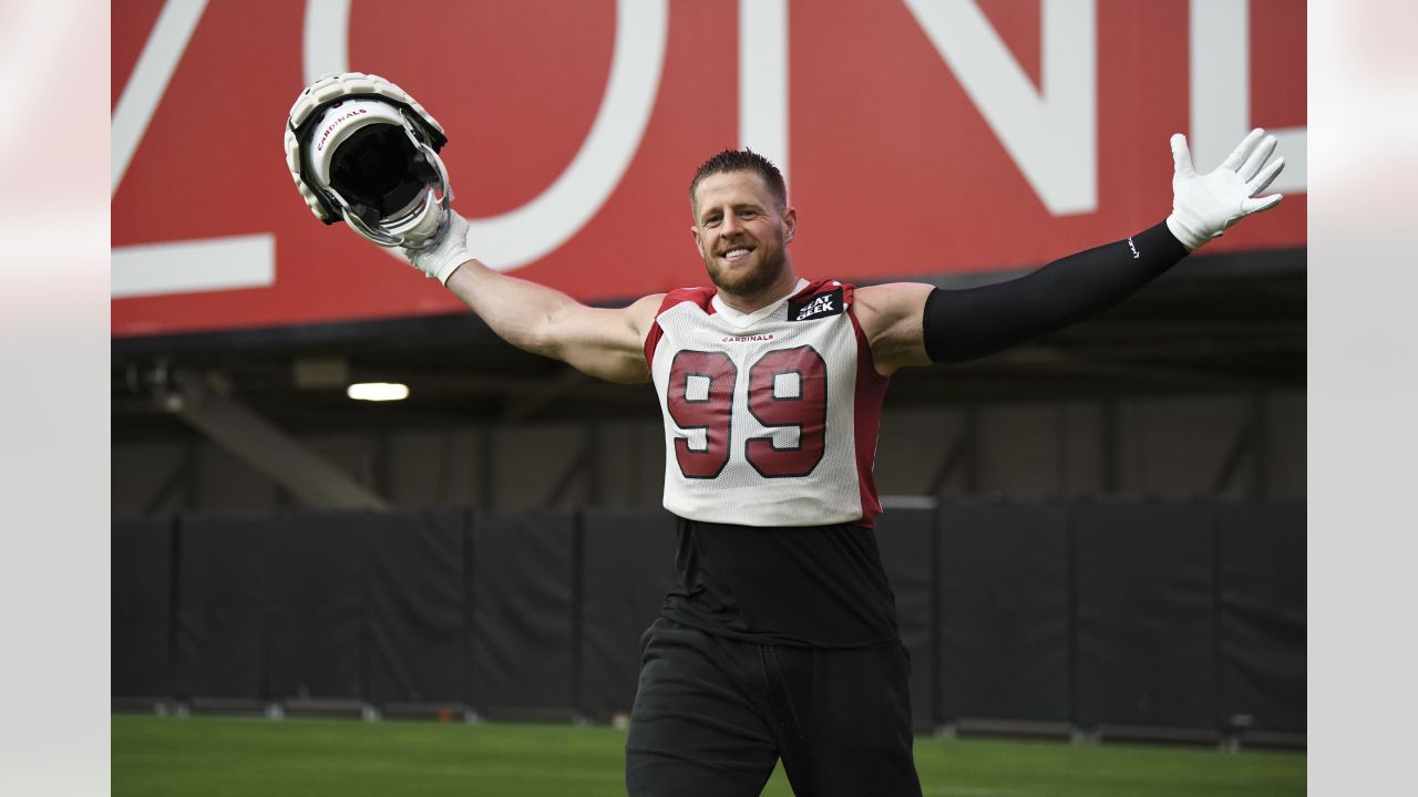 Arizona Cardinals' James Conner holds football camp at McDowell