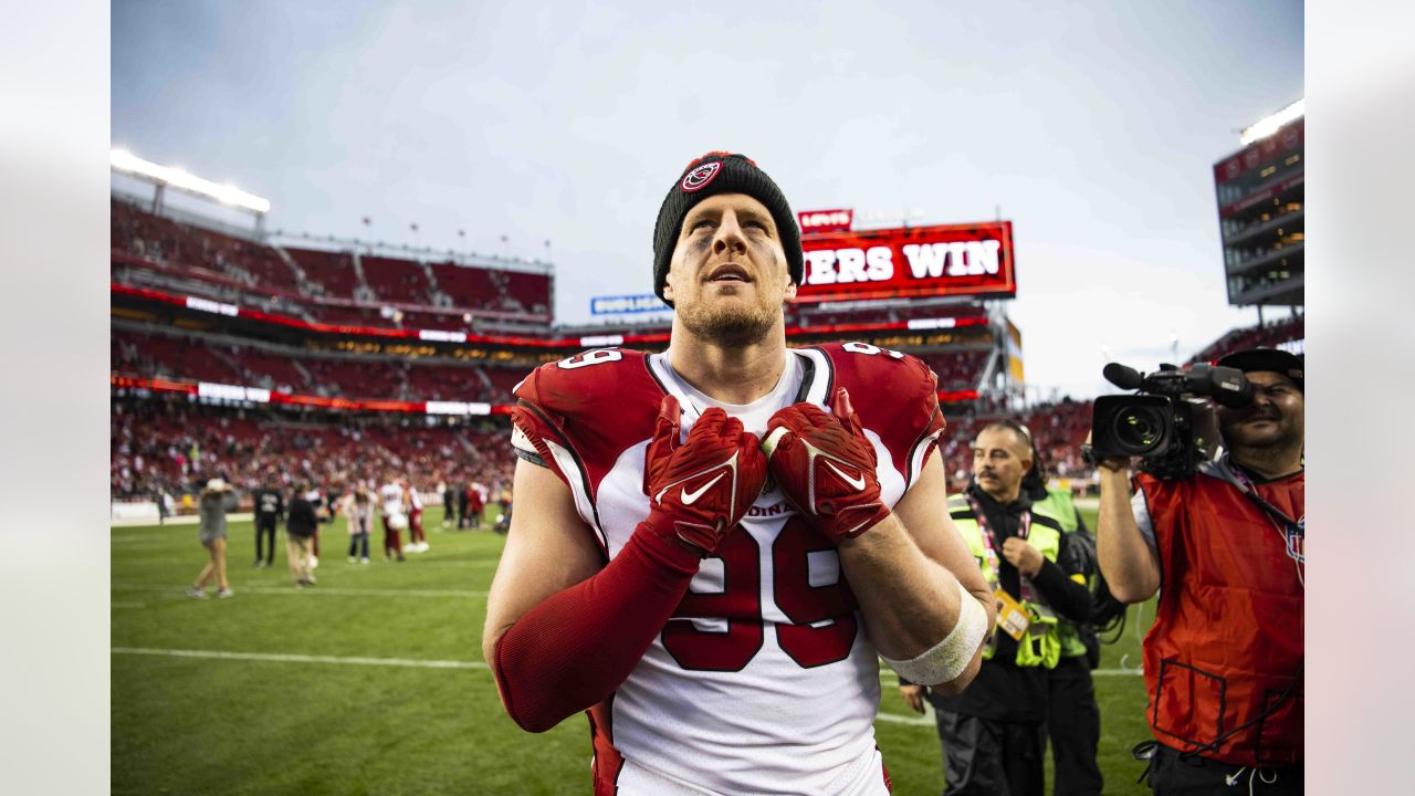 Arizona Cardinals defensive end J.J. Watt warms up before an NFL football  game against the Arizona Cardinals Sunday, Oct. 3, 2021, in Inglewood,  Calif. (AP Photo/Jae C. Hong Stock Photo - Alamy