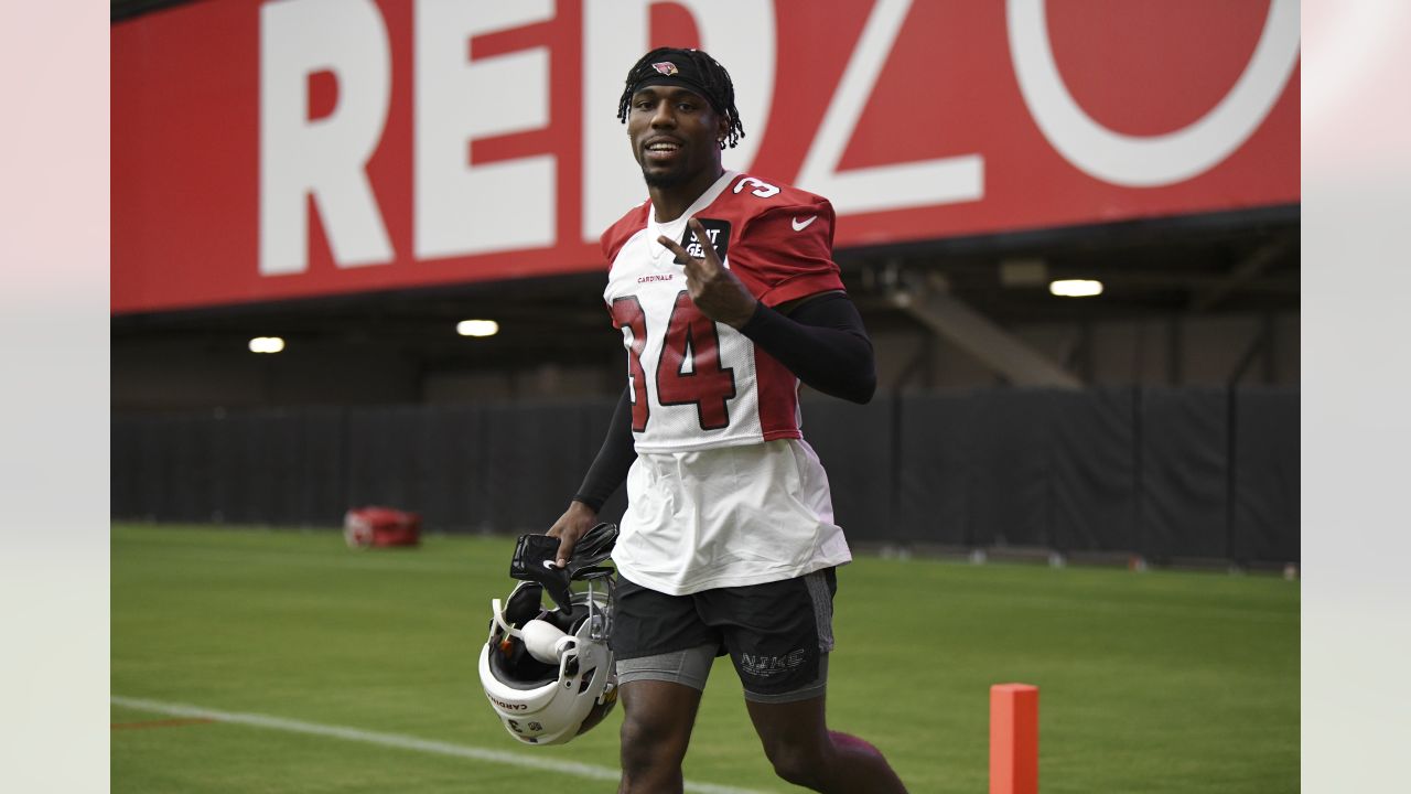 Arizona Cardinals running back James Conner (6) warms up before an NFL  football game against the New York Giants, Sunday, Sept. 17, 2023, in  Glendale, Ariz. (AP Photo/Ross D. Franklin Stock Photo - Alamy