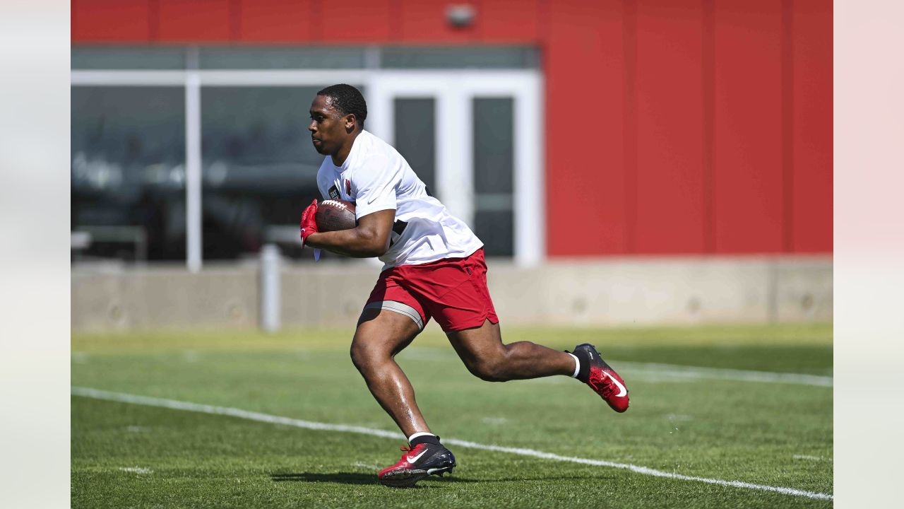 Arizona Cardinals rookie Jon Gaines II works out during an NFL football  mini camp, Friday, May 12, 2023, in Tempe, Ariz. (AP Photo/Matt York Stock  Photo - Alamy