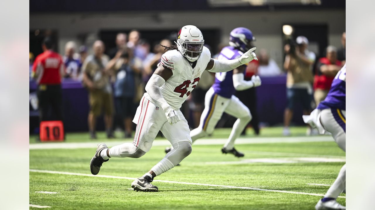 Arizona Cardinals quarterback Clayton Tune warms up prior to an NFL  preseason football game against the Minnesota Vikings, Saturday, Aug. 26,  2023, in Minneapolis. (AP Photo/Abbie Parr Stock Photo - Alamy