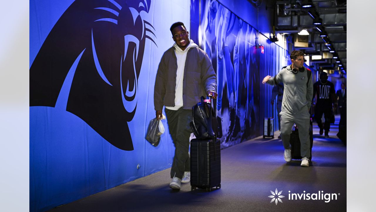 ARRIVAL PHOTOS: Cardinals Arrive For The Panthers Game