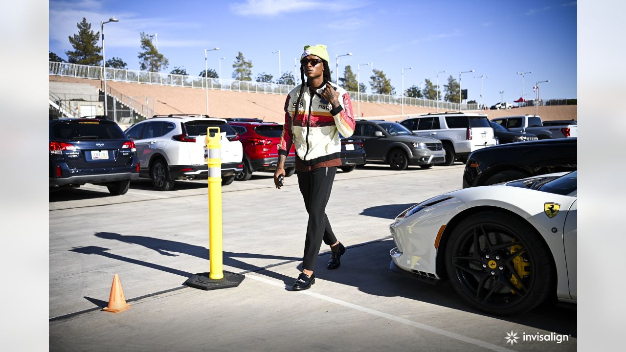 ARRIVAL PHOTOS: Cardinals Arrive For The Saints Game