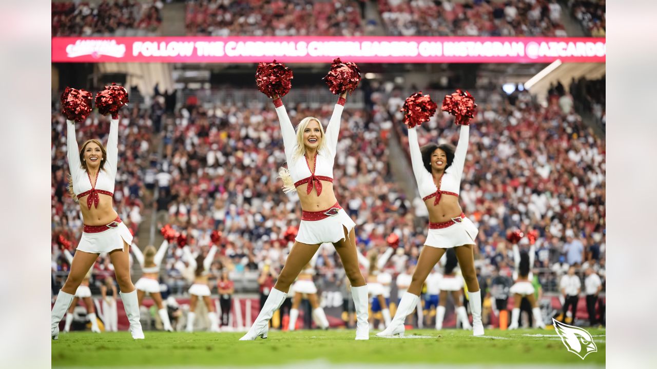 Dallas Cowboys vs Arizona Cardinals – Dallas Cowboys Cheerleaders