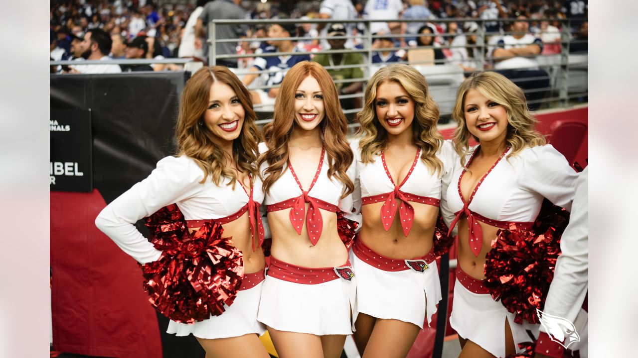 Dallas Cowboys vs Arizona Cardinals – Dallas Cowboys Cheerleaders