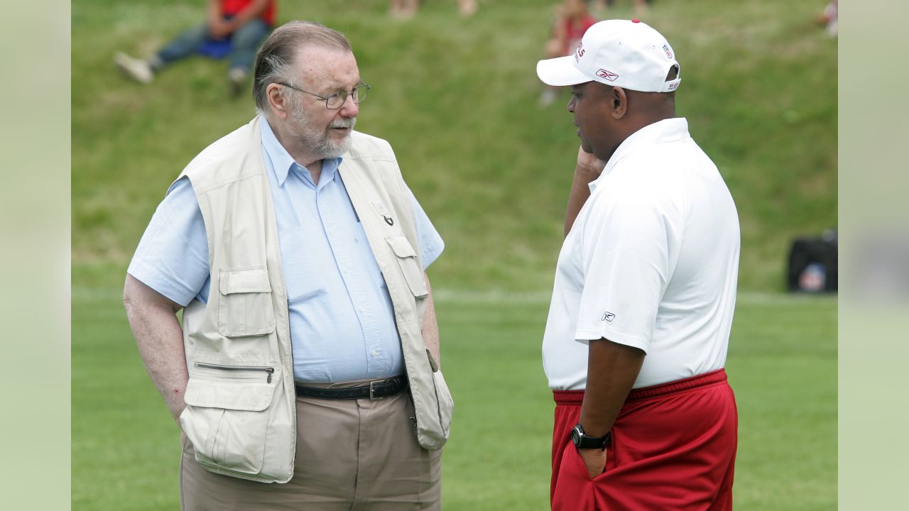 Former owner Bill Bidwill to join 18 Cardinals legends in Ring of Honor