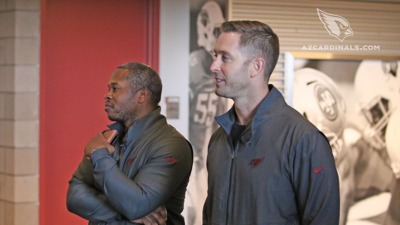 Arizona Cardinals head coach Kliff Kingsbury discusses the upcoming NFL  football draft during a news conference, Tuesday, April 16, 2019, in Tempe,  Ariz. (AP Photo/Matt York Stock Photo - Alamy