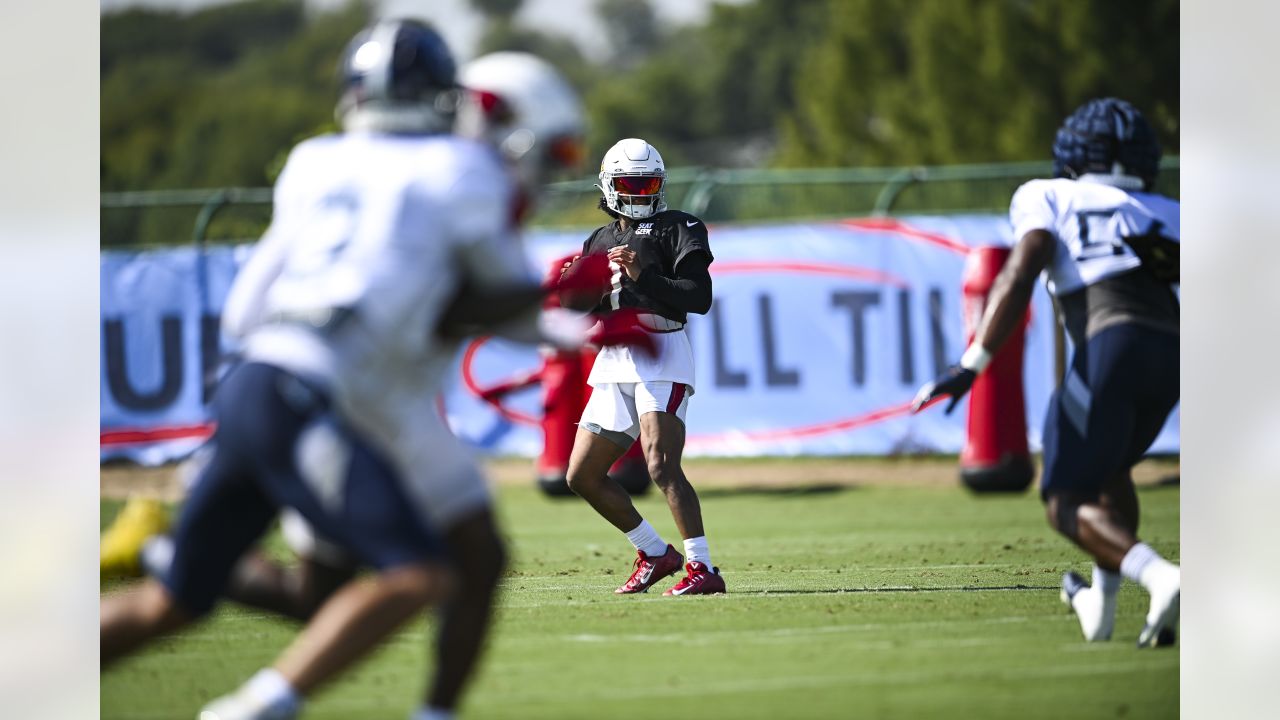 Arizona Cardinals defensive tackle Antwaun Woods warms up before a  preseason NFL football game against the Tennessee Titans Saturday, Aug. 27,  2022, in Nashville, Tenn. (AP Photo/John Amis Stock Photo - Alamy