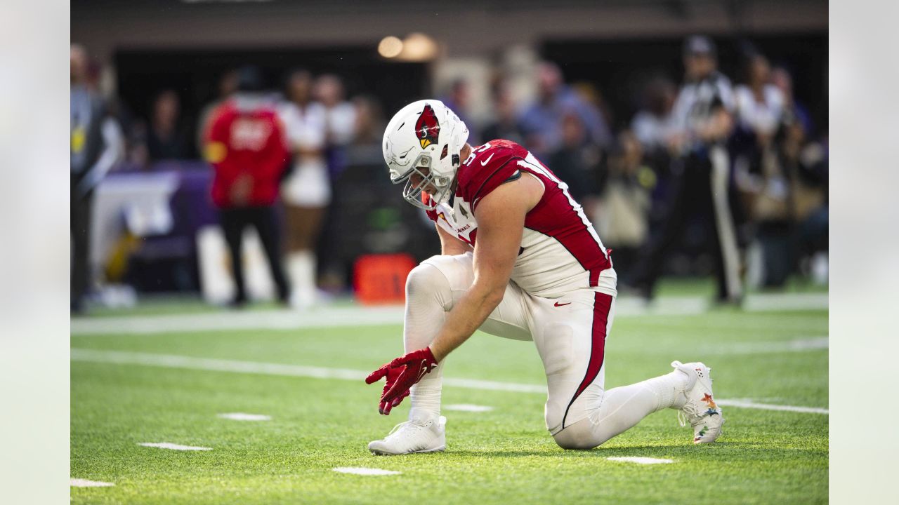 Arizona Cardinals defensive end J.J. Watt warms up before an NFL football  game against the Arizona Cardinals Sunday, Oct. 3, 2021, in Inglewood,  Calif. (AP Photo/Jae C. Hong Stock Photo - Alamy