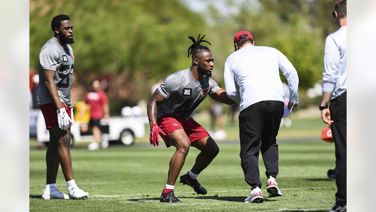 Arizona Cardinals rookie Jon Gaines II works out during an NFL football  mini camp, Friday, May 12, 2023, in Tempe, Ariz. (AP Photo/Matt York Stock  Photo - Alamy