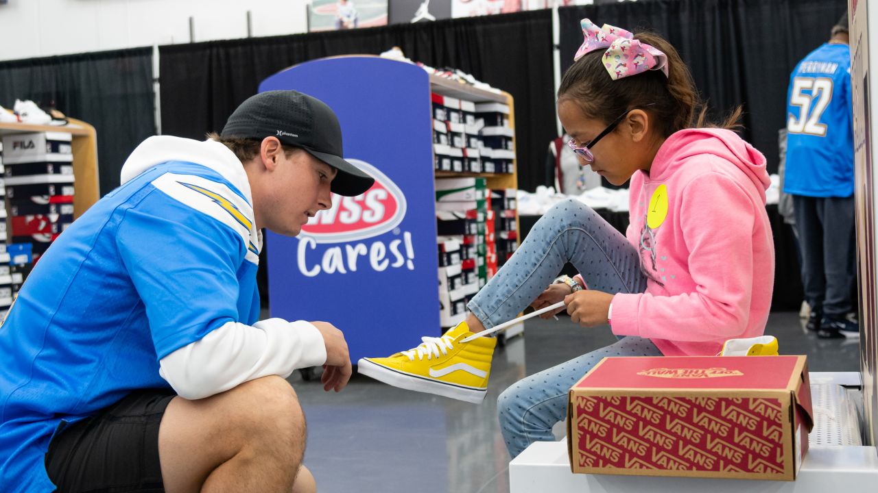 Chargers players join Santa Ana elementary school students for shoe  giveaway – Orange County Register