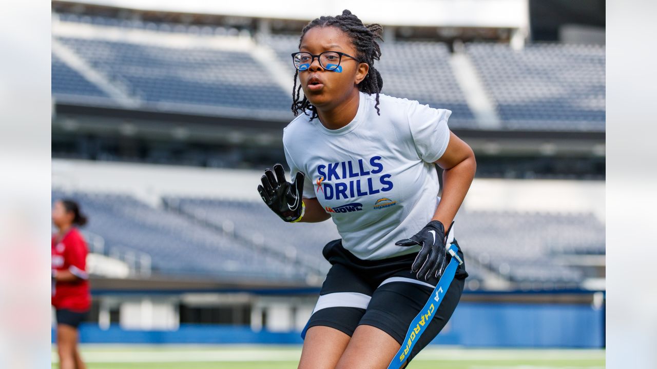 Chargers & LA Bowl Host Girls' Flag Football Event at SoFi Stadium