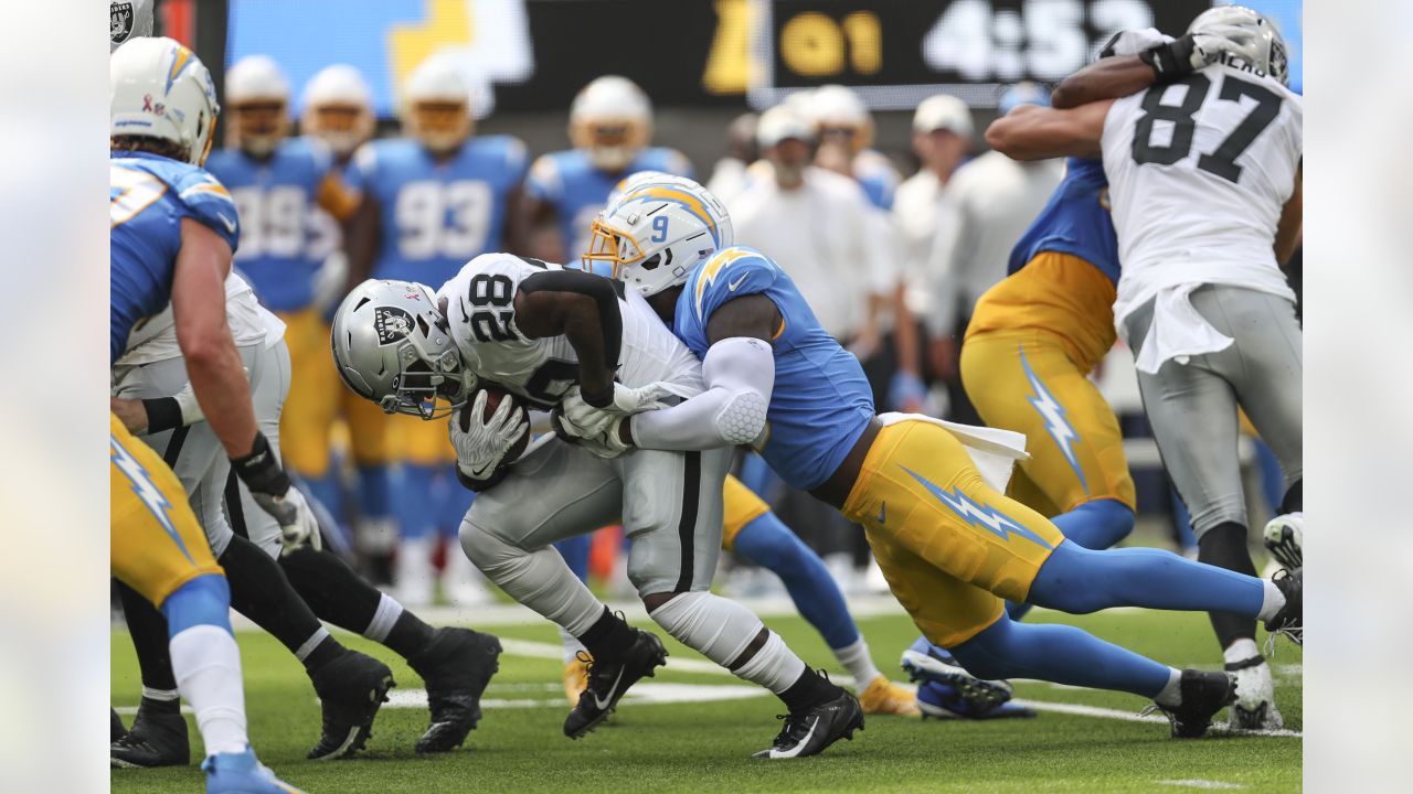 Las Vegas Raiders vs Los Angeles Chargers: A Close Rivalry Resumes at SoFi  Stadium - BVM Sports