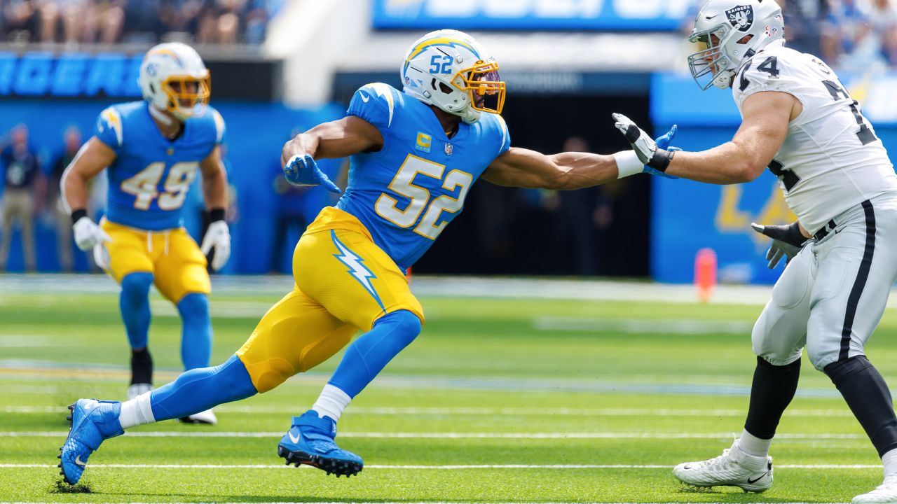 Los Angeles Chargers linebacker Khalil Mack (52) against the Denver Broncos  in an NFL football game, Monday, Oct. 17, 2022, in Inglewood, Calif.  Chargers won 19-16. (AP Photo/Jeff Lewis Stock Photo - Alamy