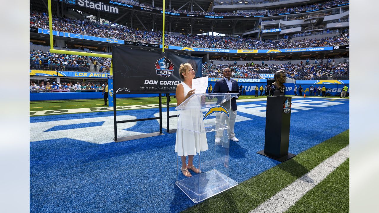 Chargers to retire numbers of Pro Football Hall of Famers Joiner and  Winslow at season opener, Sports