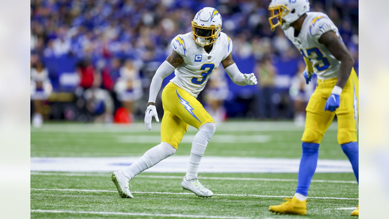 December 26, 2022: Indianapolis Colts cornerback Dallis Flowers (33) runs  with the ball against the Los Angeles Chargers in Indianapolis, Indiana.  John Mersits/CSM/Sipa USA.(Credit Image: © John Mersits/Cal Sport  Media/Sipa USA Stock